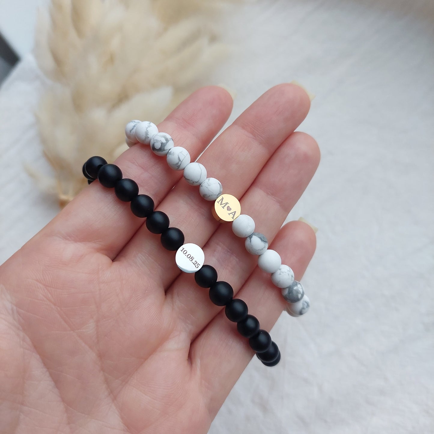 dāvana pārim valentīndienā, rokassprādžu komplekts ar gravējumu