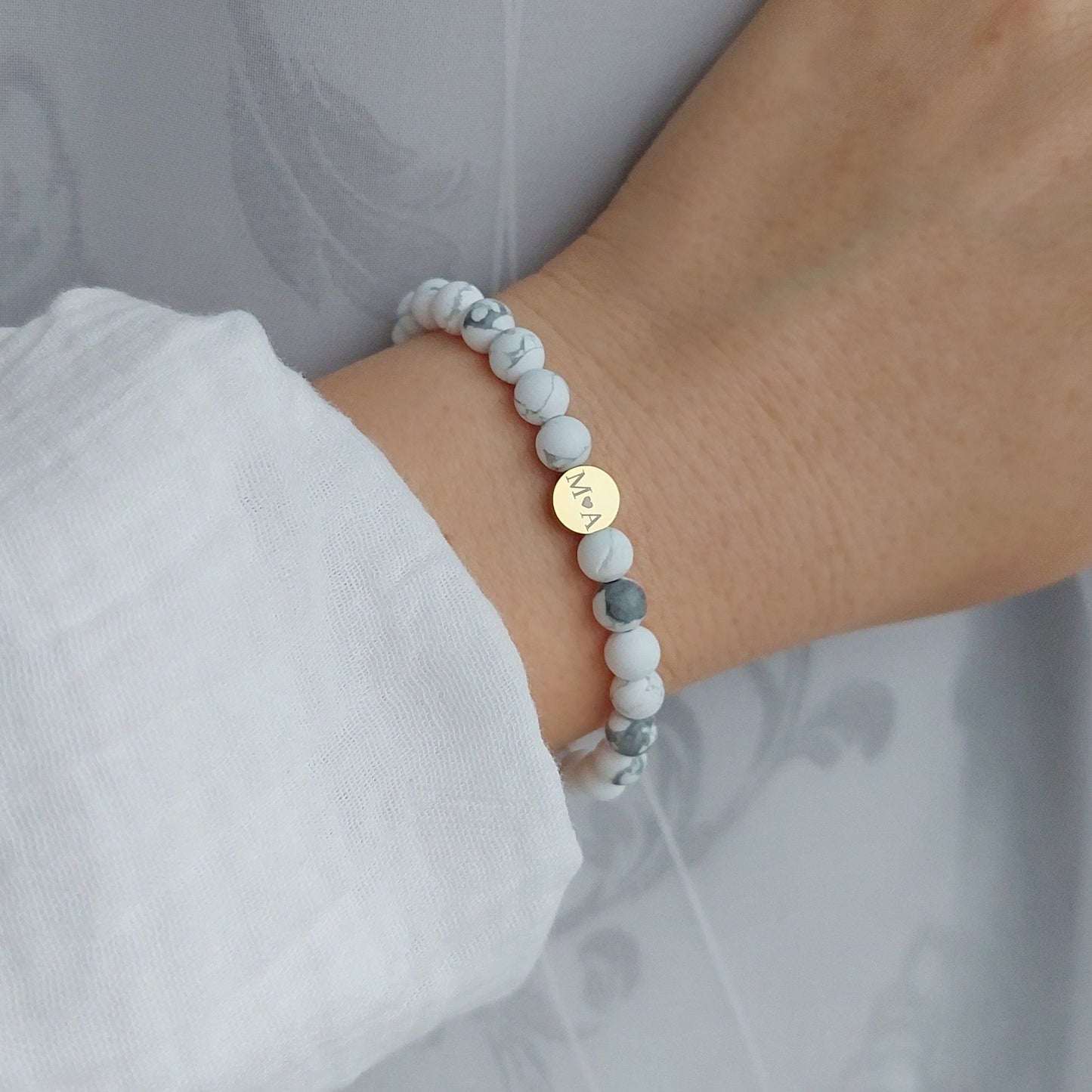 gravēta magnezīta rokassprādze ar iniciāliem