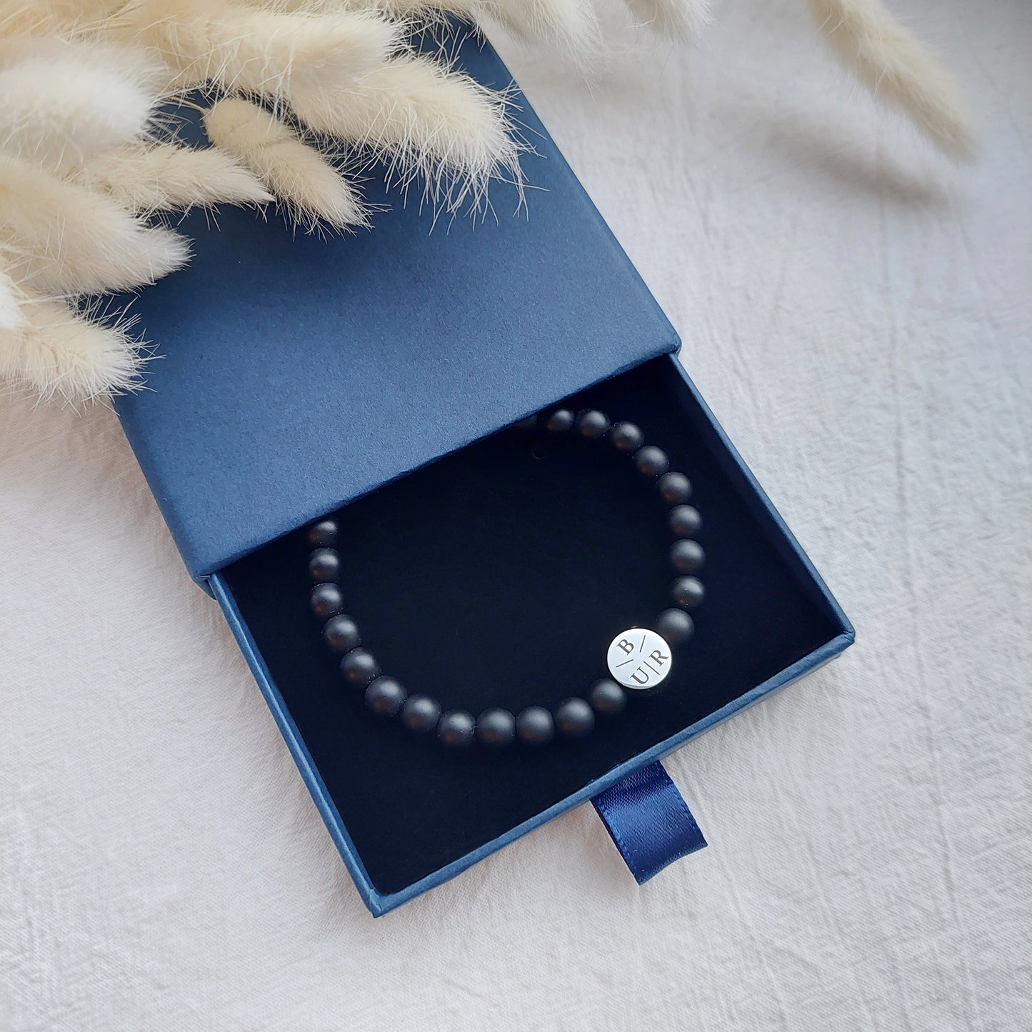 vīriešu gravēta rokassprādze ar ģimenes vai bērnu iniciāļiem, dāvana tēvam