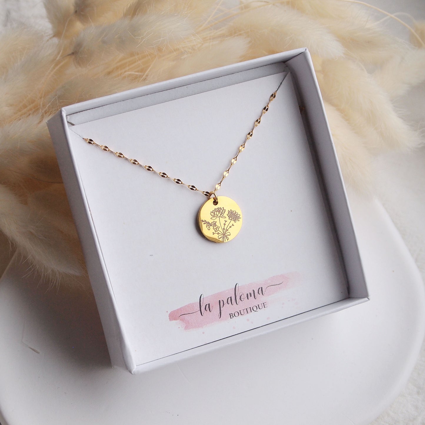 kaklarota mammai ar ģimenes mēneša ziediem