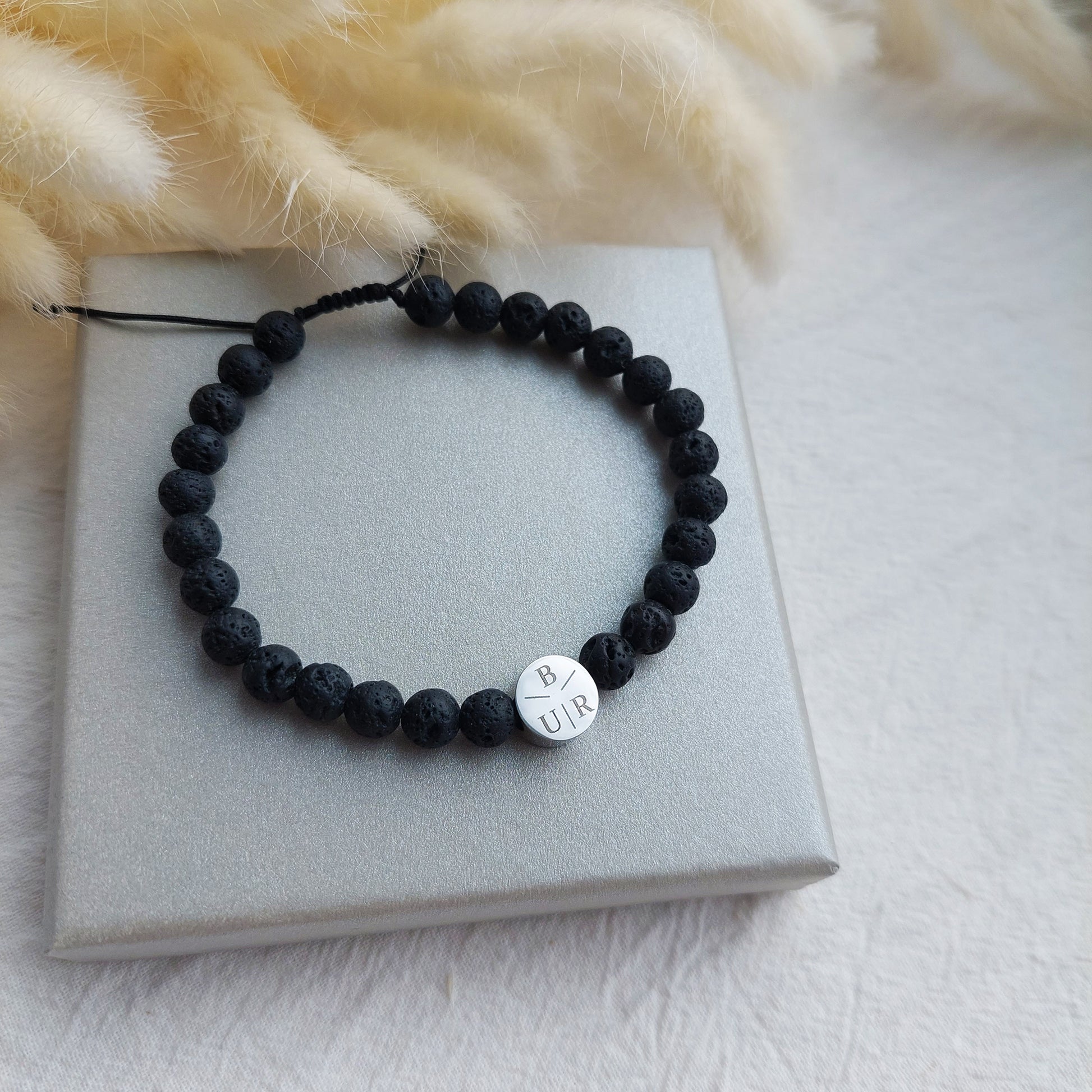 lavas aproce vīrietim, personalizēta ar bērnu iniciāļiem