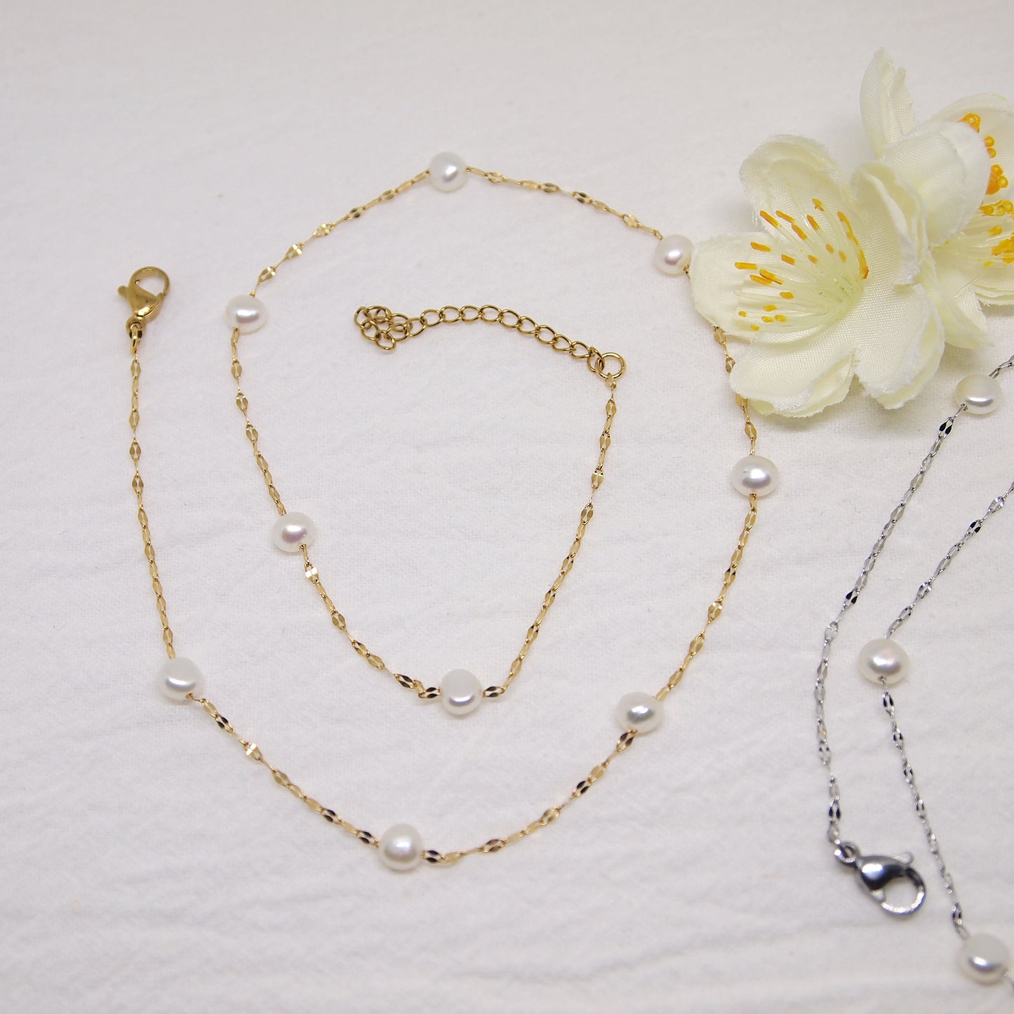 nerūsējošā tērauda kaklarota ar dabīgām pērlēm