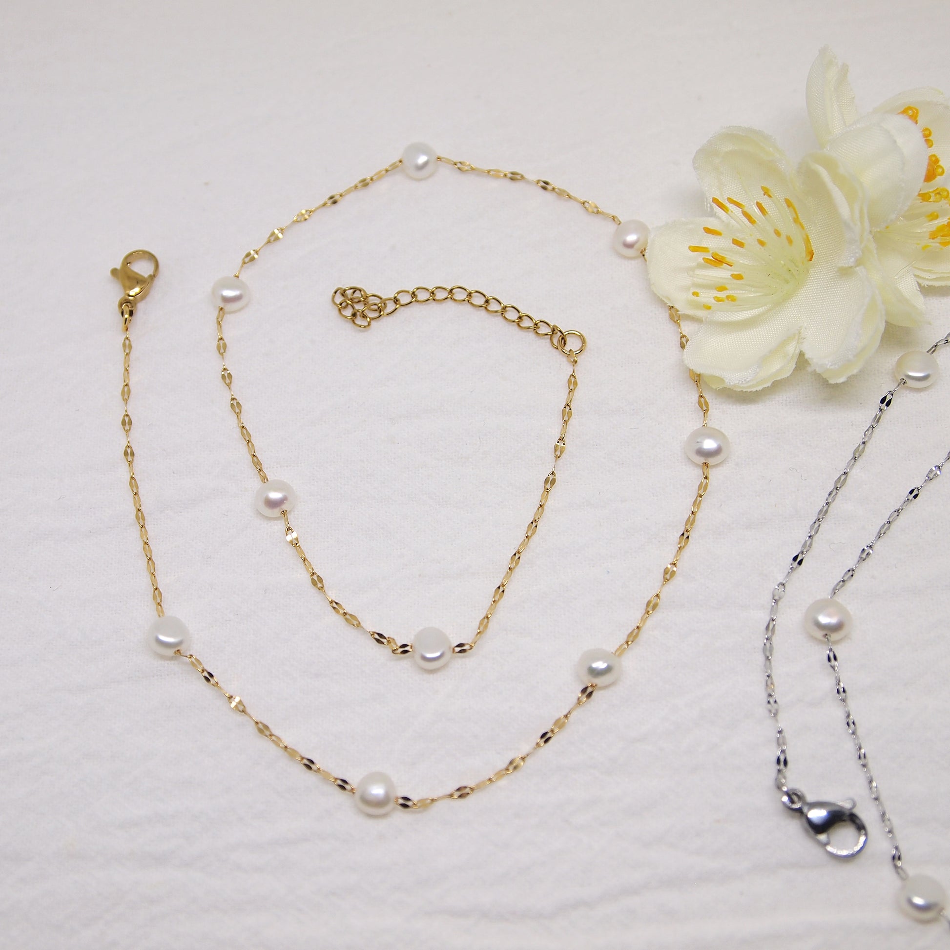 nerūsējošā tērauda kaklarota ar dabīgām pērlēm