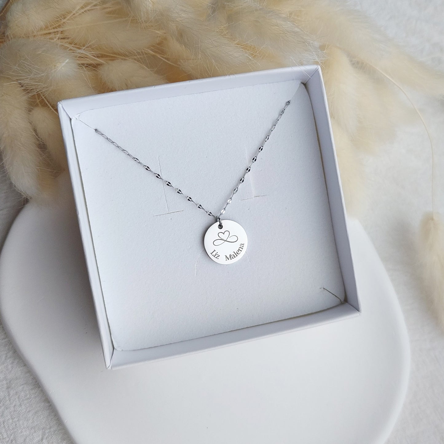 vārdu kaklarota mammai vai vecmāmiņai, personalizēta gravēta dāvana