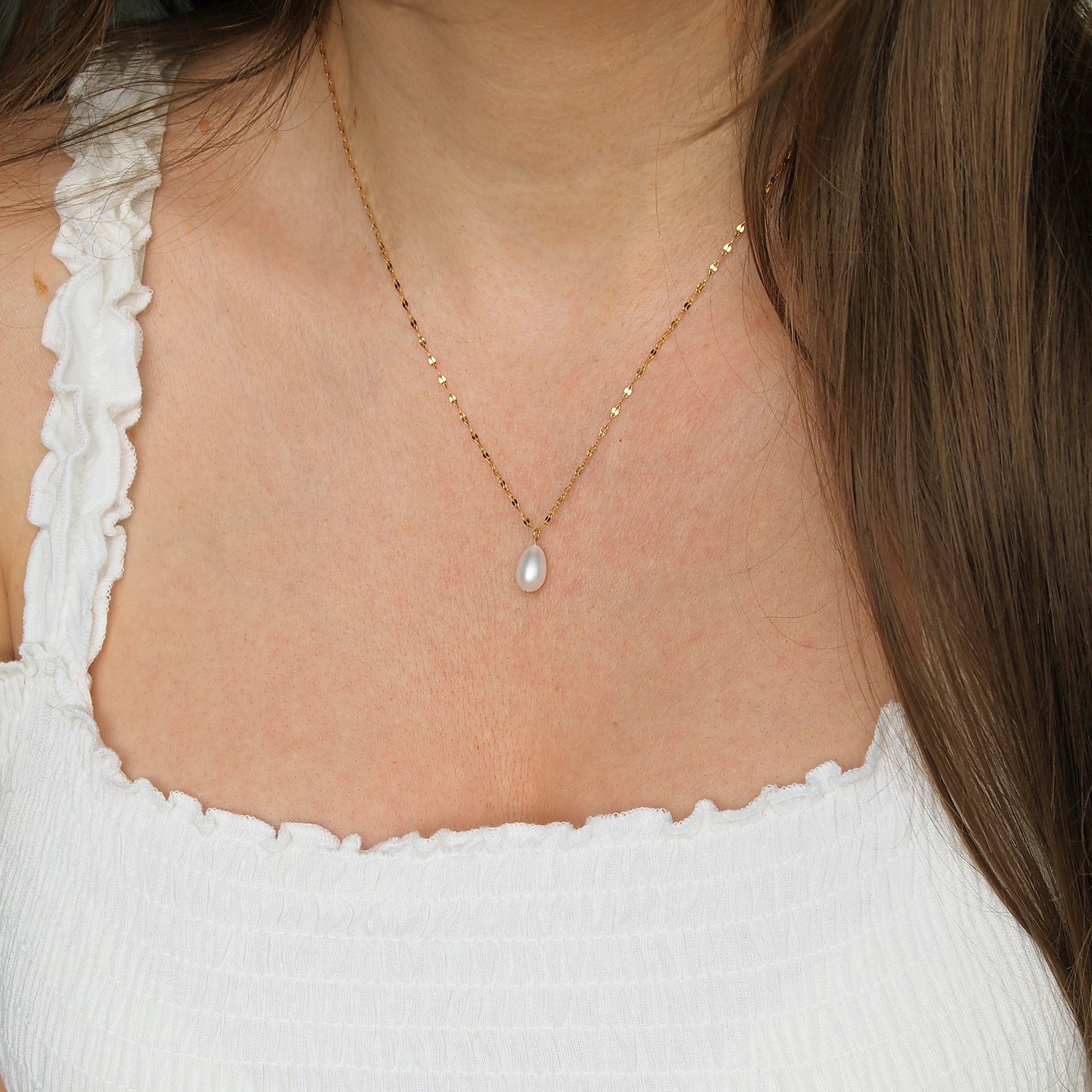 sieviešu kaklarota, smalka, ar dabīgās pērles piekariņu